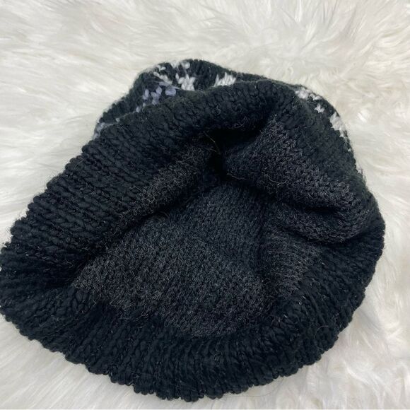 Black beanie with heart and flower details kids / adult - Picture 4 of 5